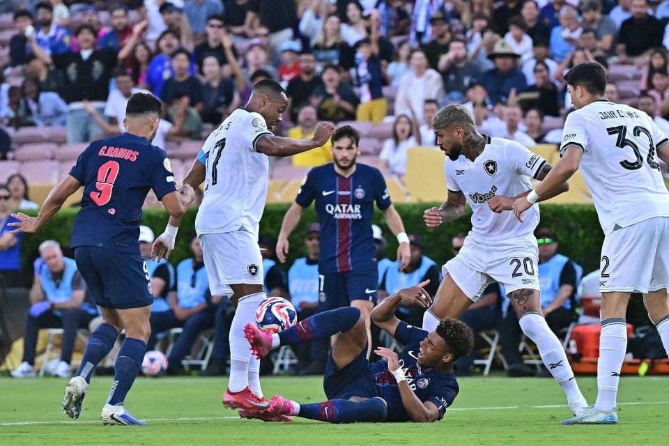 记者：若格伊冬窗离队，水晶宫将追求葡体后卫迪奥曼德