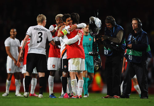 足球报：申花将利用今年最后两场亚冠来决定人员的去留