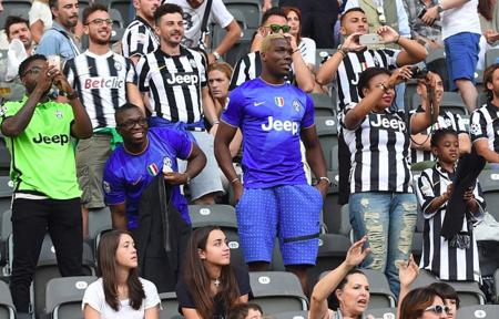 邮报：曼联球迷正计划针对个人座位许可制度发起抗议