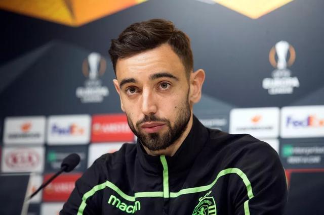 被球迷询问是否会考虑加盟阿森纳，库尼亚大笑回应