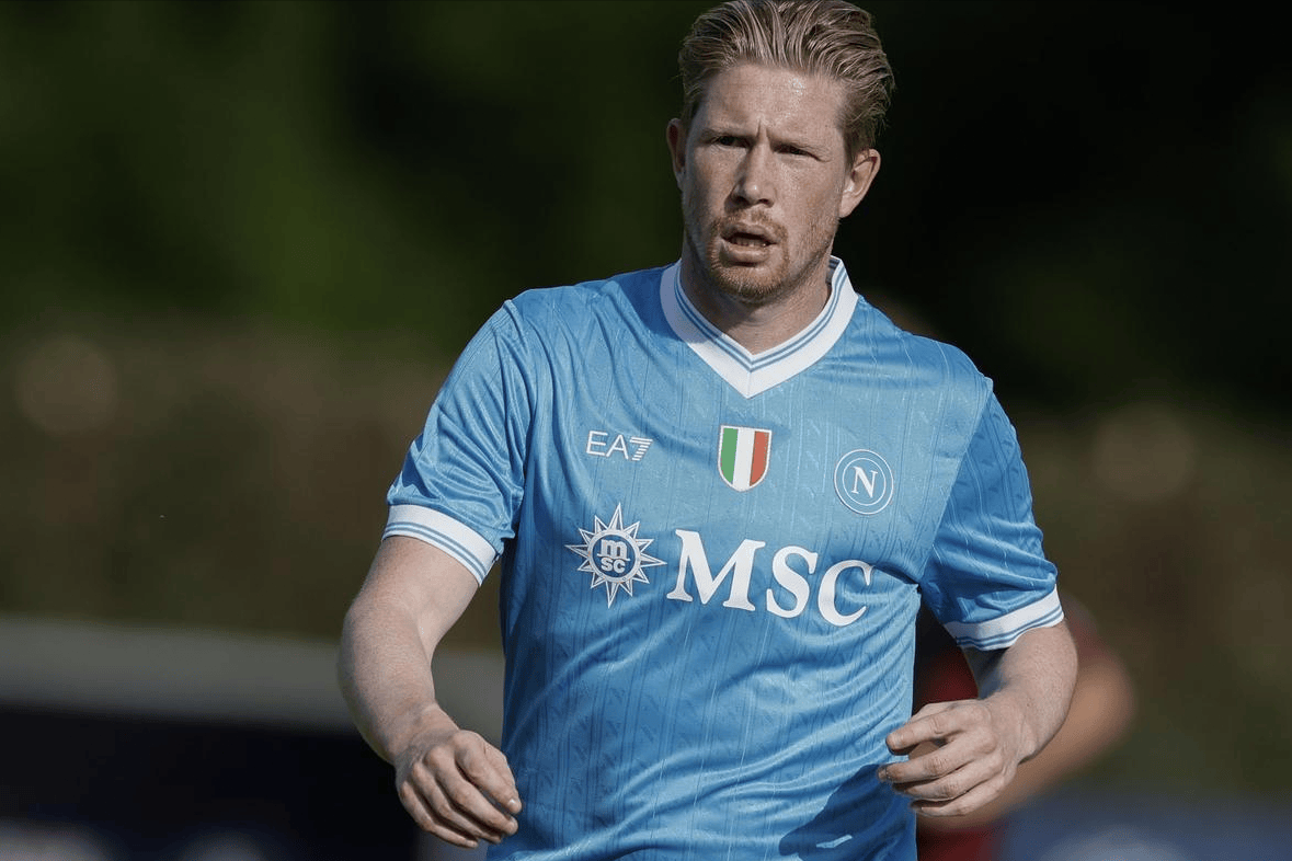 尤文发售圣诞节相关产品，毛衣售价39.9欧元，帽子16.9欧