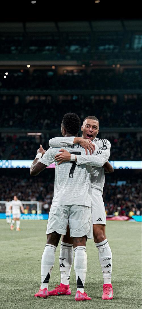 德保罗：梅西的影响力无需过多解释，我们应尽情欣赏他的表演